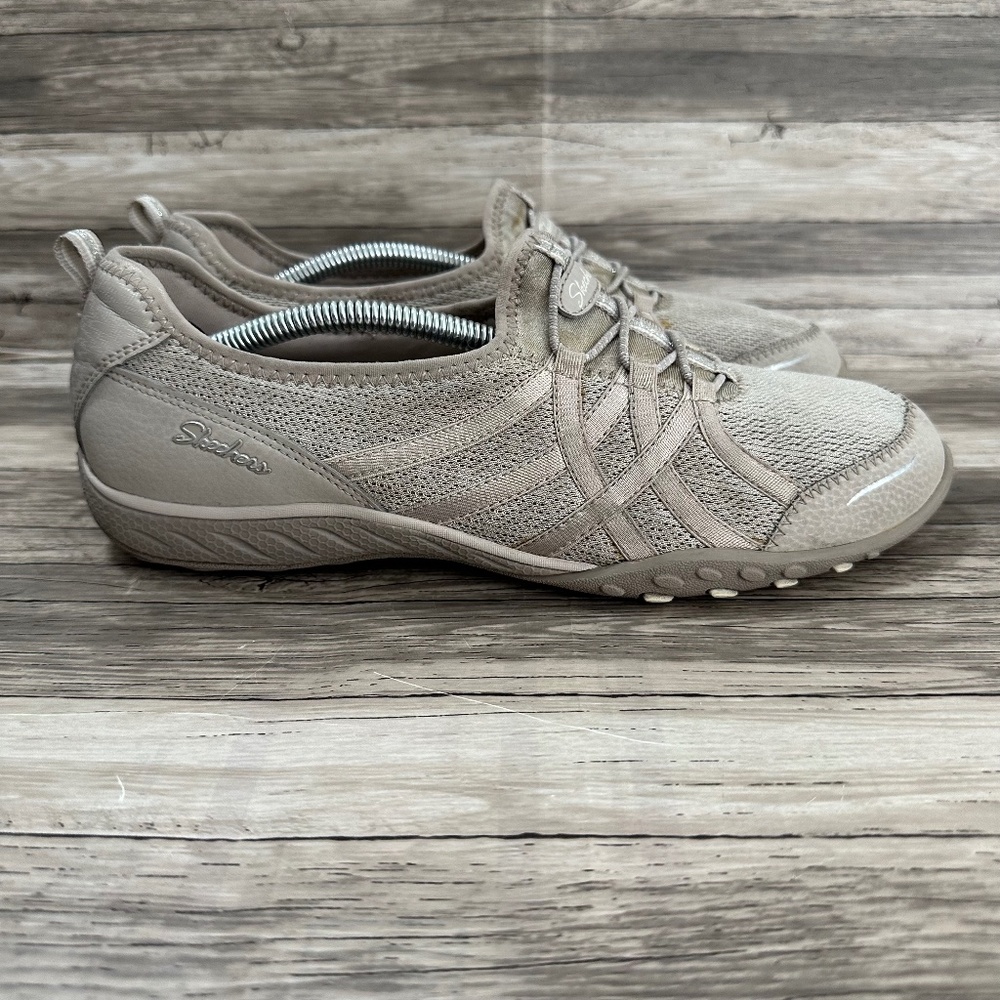 Skechers Biker Flats Womens 8.5 Beige Sneakers Relaxed Fit Memory Foam 23826